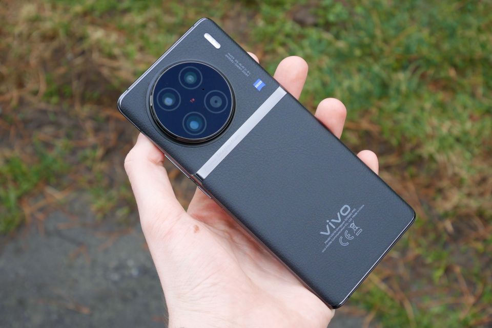 Nadupaný fotomobil Vivo X90 Pro s optikou Zeiss: Nadchne nejenom foťákem, ale už moc nepřekvapí