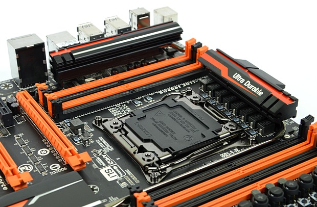 Gigabyte X99-SOC Force, Corsair DDR4 a Core i7-5930K v testu