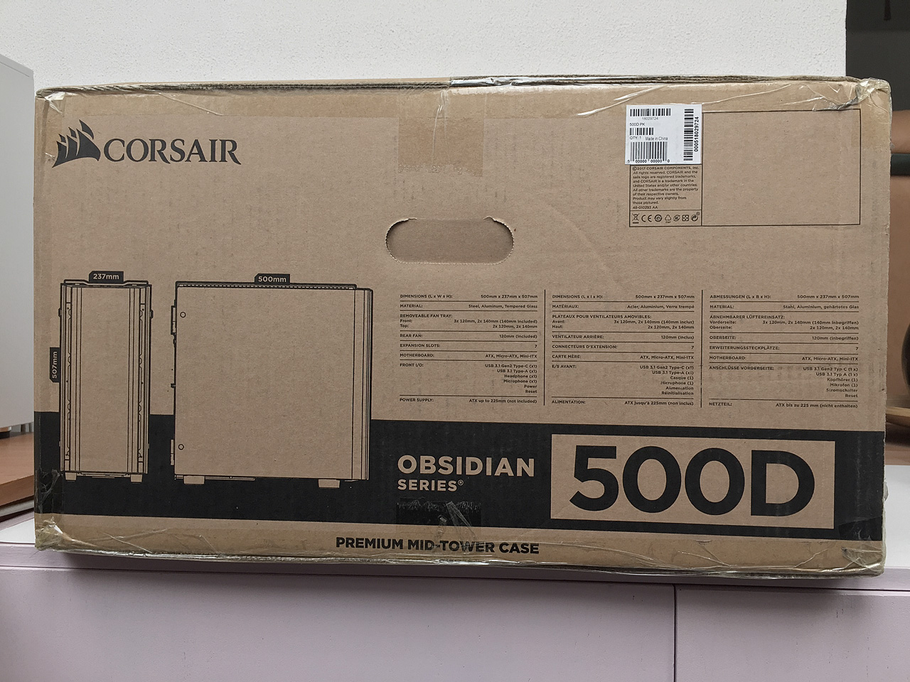 Corsair Obsidian Series 500D – ikona se skleněnými křídly