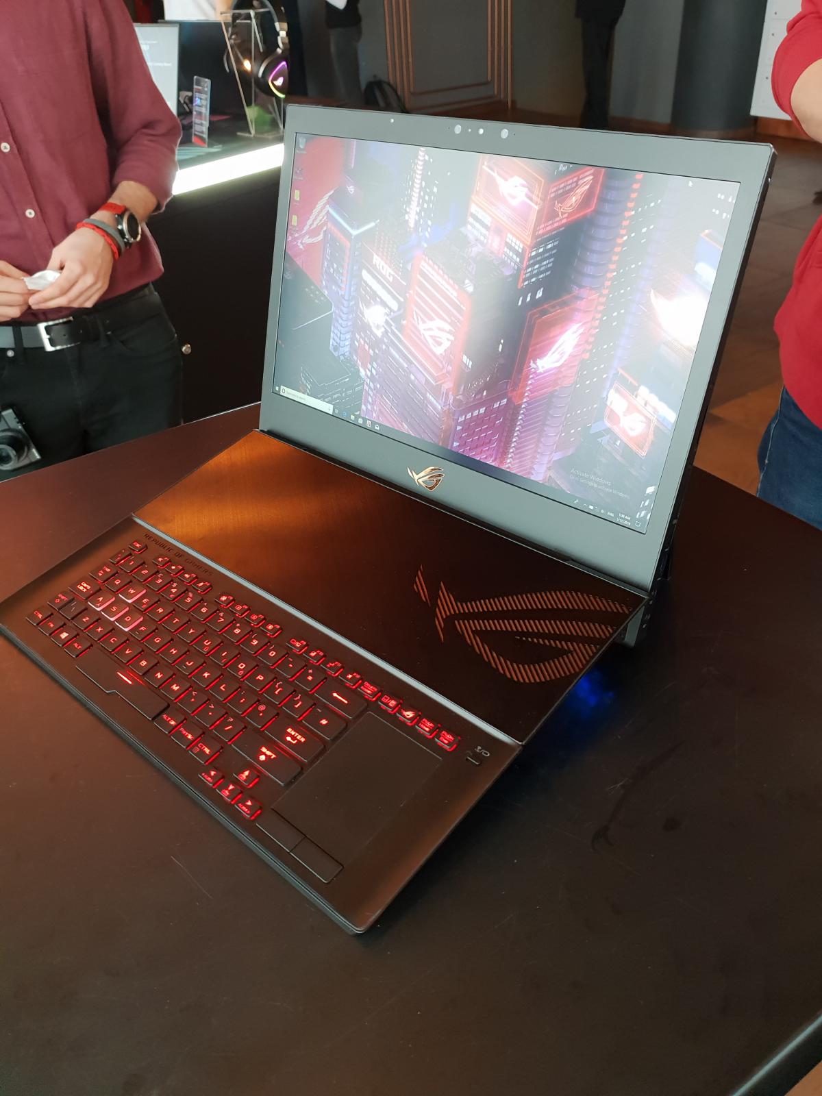 ASUS ve Varšavě prezentuje nové řady notebooků pro rok 2019