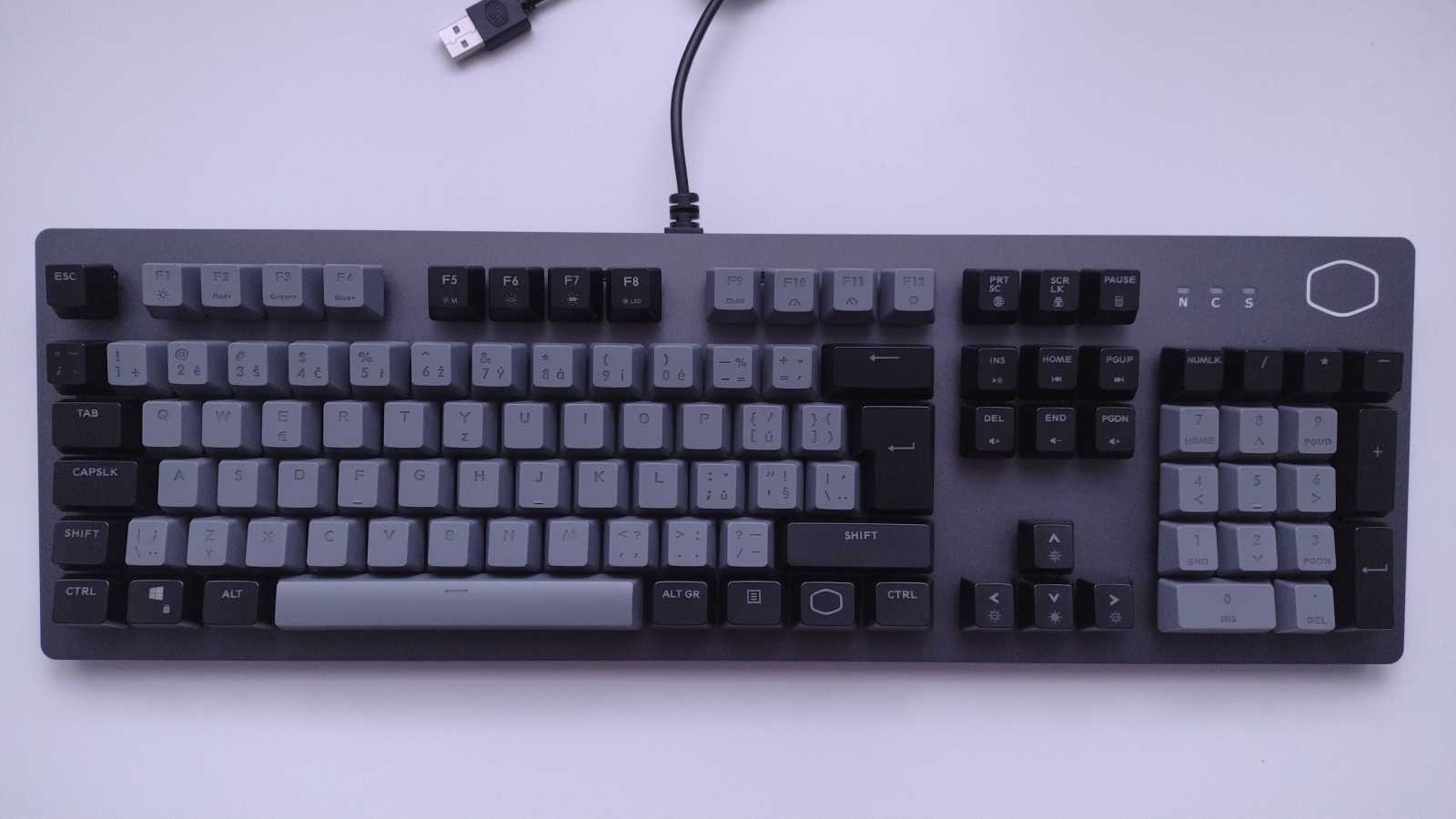 Cooler Master CK352 – mechanický instrument bez zbytečností