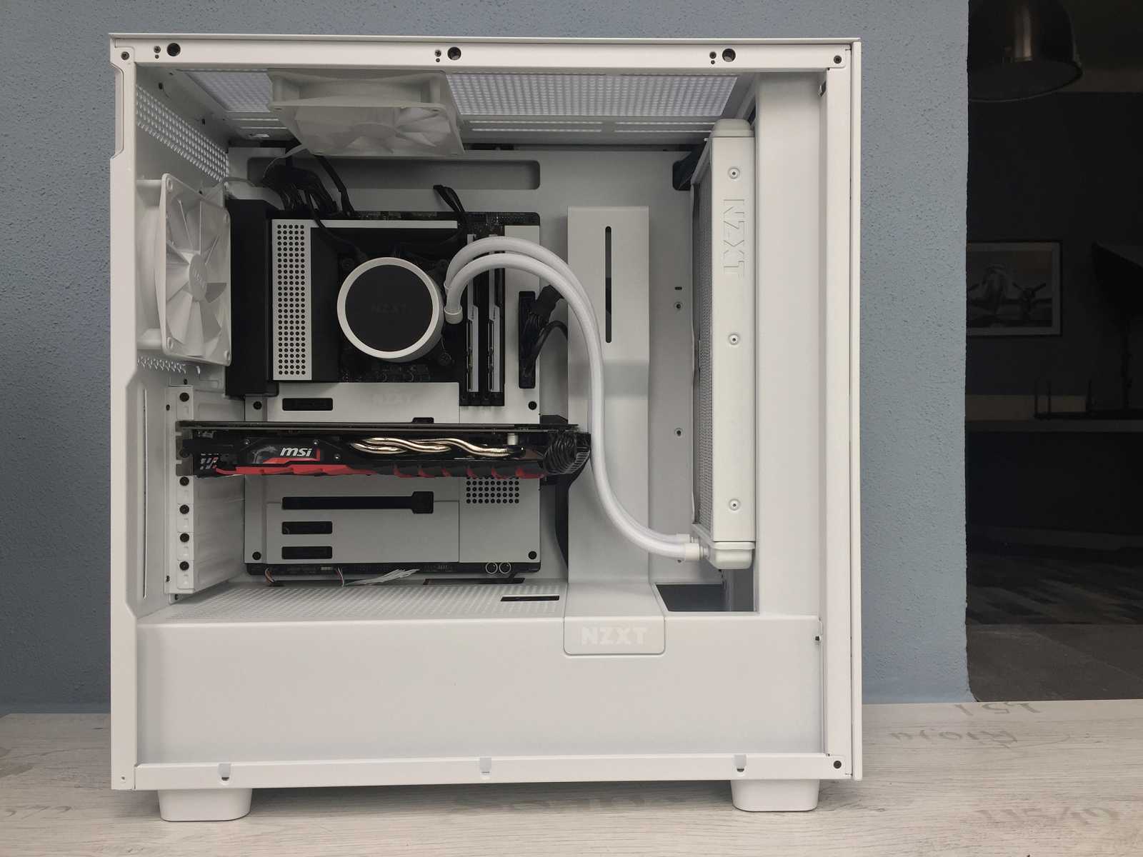 Test skříně NZXT H7 FLOW: více prostoru a lepší odvětrávání pro výkonný hardware