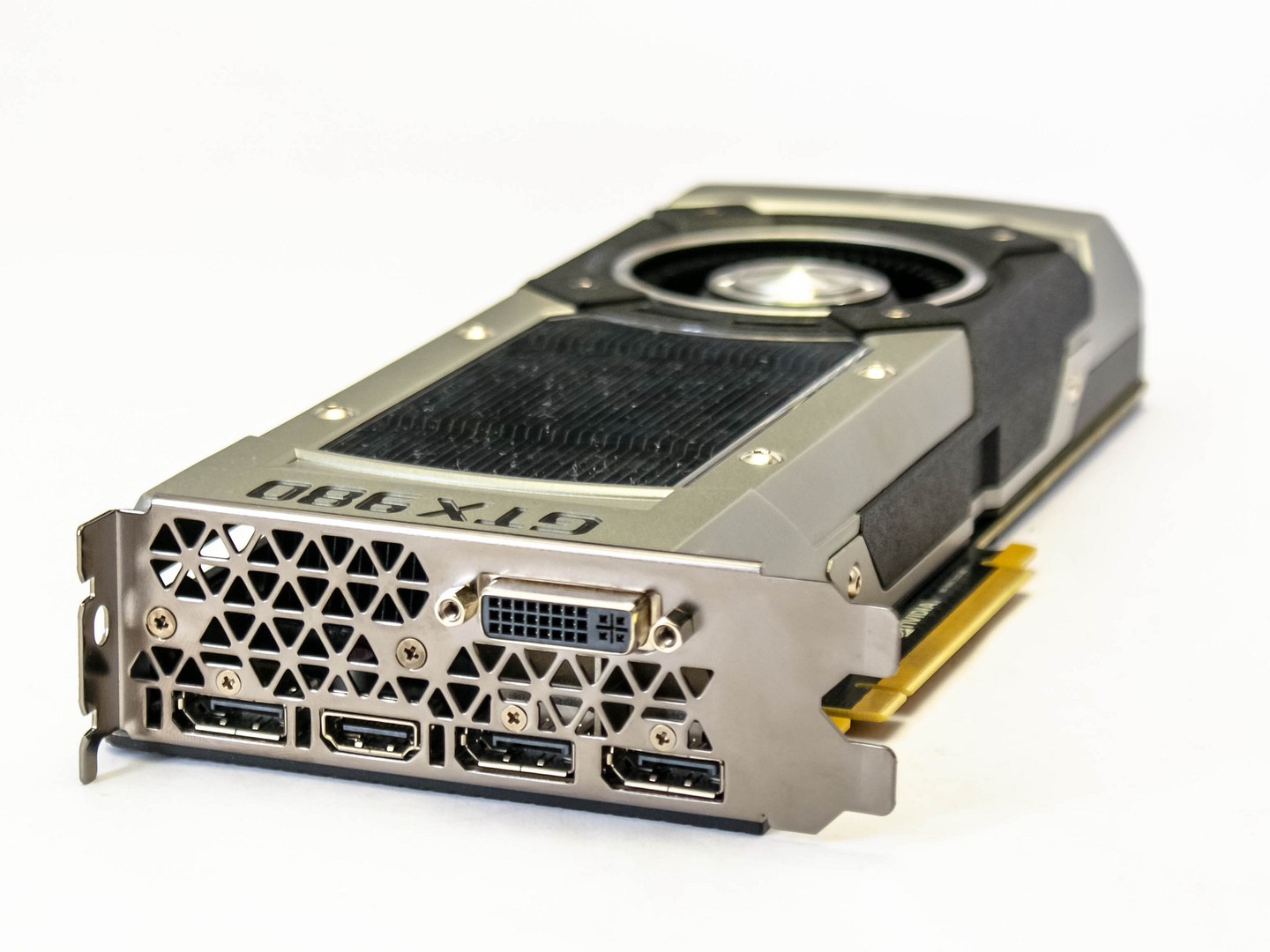 GeForce GTX 980: neuvěřitelný výkon i spotřeba