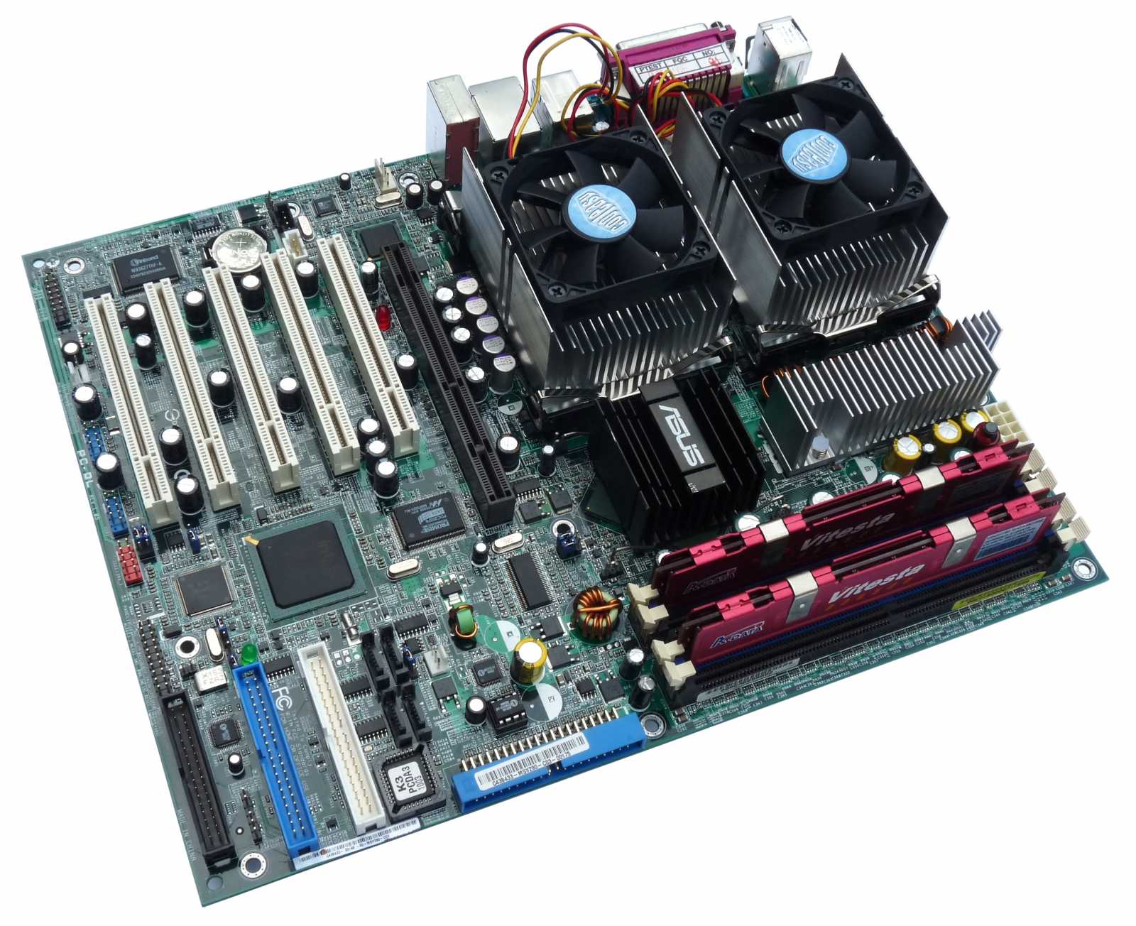  Asus PC-DL - dvouprocesorová deska pro Xeony Prestonia a Gallatin založená na čipsetu i875P 
