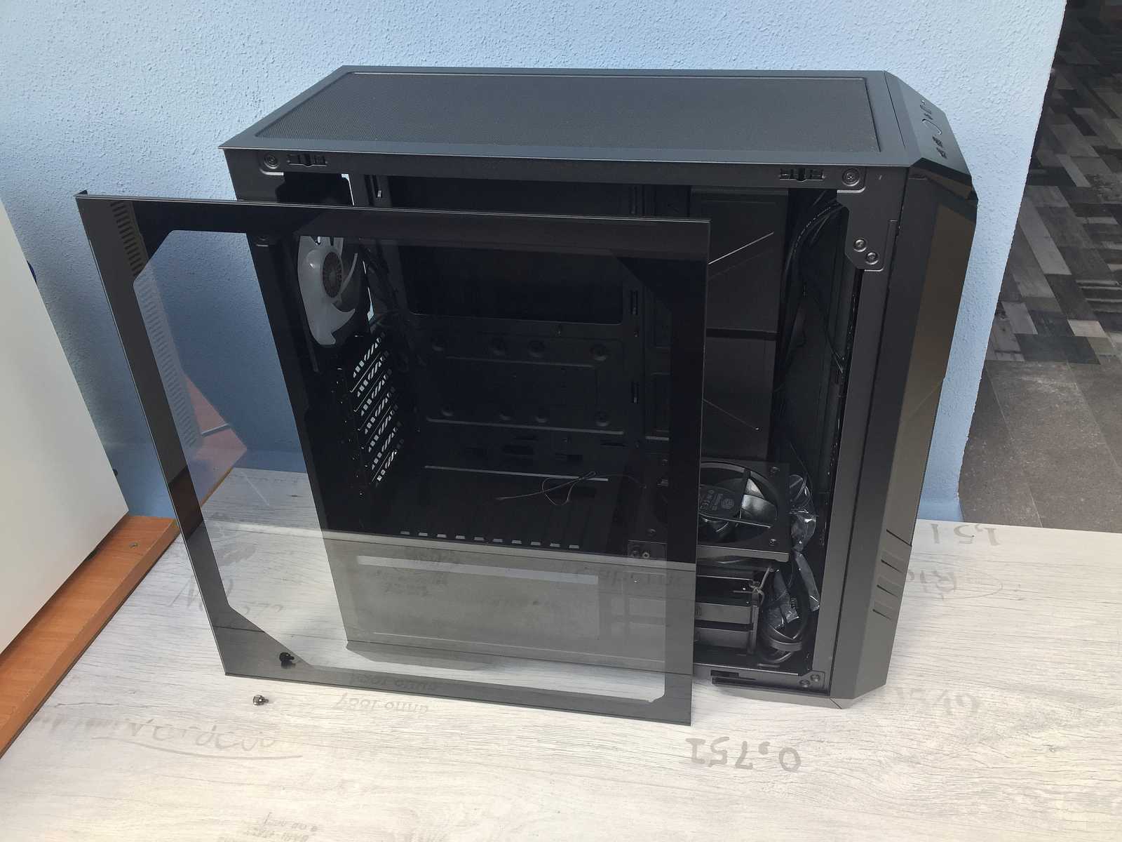 Test skříně Cooler Master HAF 500