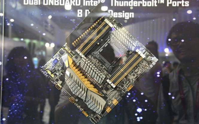 Computex: Asus Zeus, deska vybavená dvojicí grafických čipů AMD HD 7970