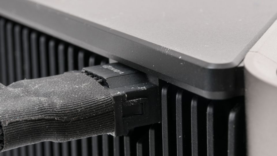 Nvidia: „Konektory, které shořely, byly obvykle špatně zapojené“. Jak správně dotlačit 12VHPWR na RTX 4090?