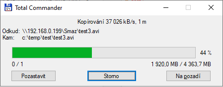 Stahování po Wi-Fi 6 na 2.4 GHz přes zeď