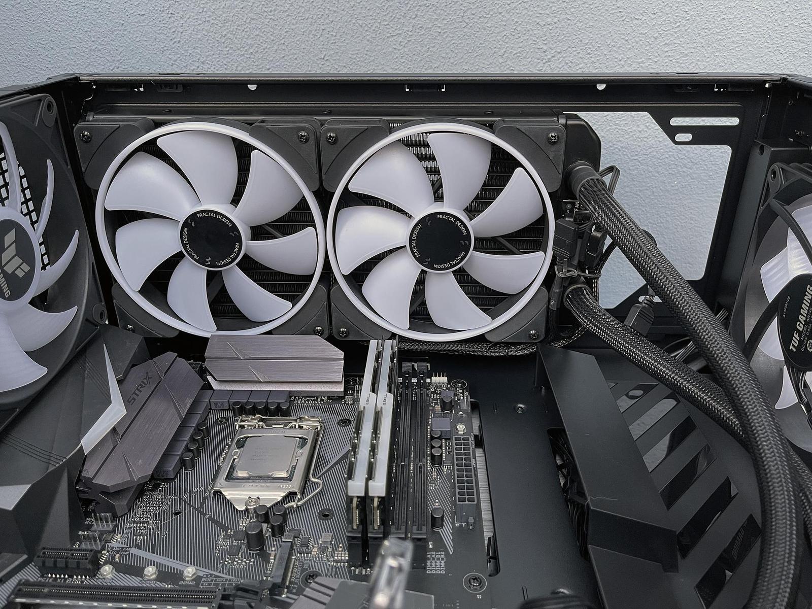 Test skříně ASUS TUF Gaming GT302 ARGB – chladná sebedůvěra