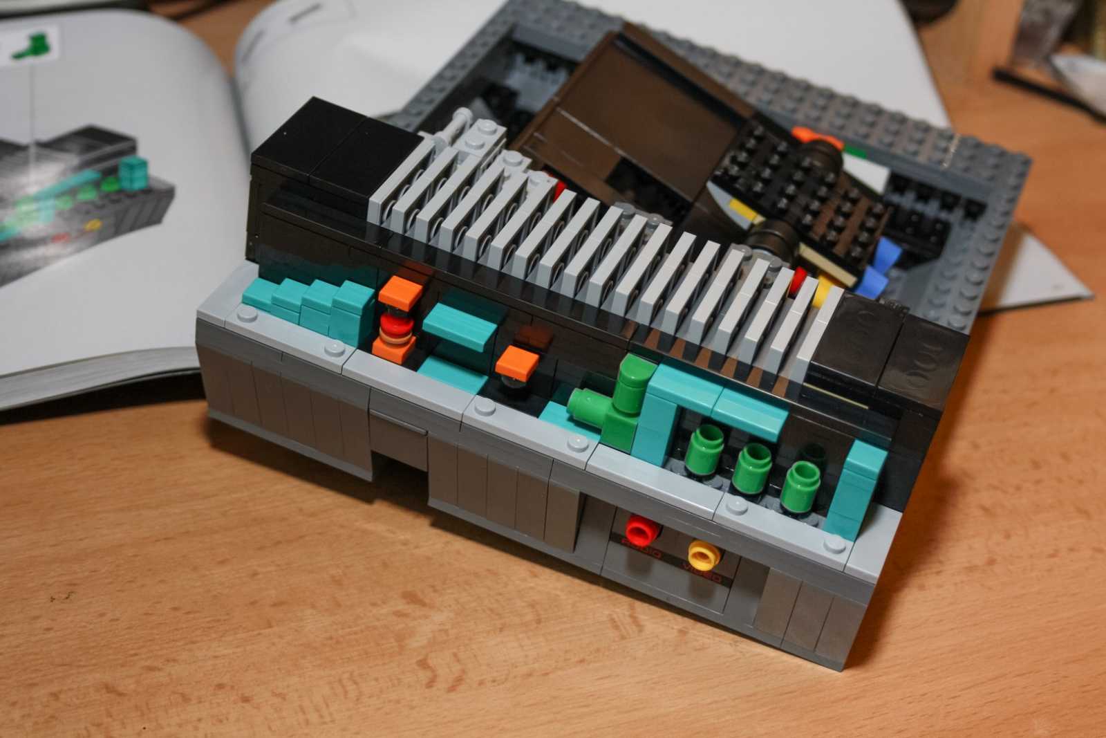 NES, jeho jméno je Lego NES!