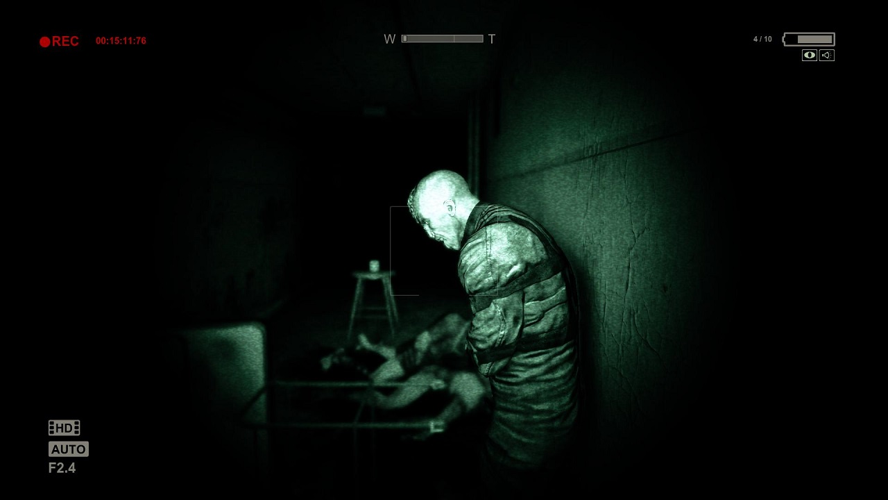 Když krev tuhne v žilách – horor Outlast s hutnou atmosférou