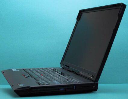 IBM ThinkPad A31p je skvělým příkladem notebooku s profesionální grafikou z roku 2002. Kombinuje Pentium-4M, ATI FirePro 7800 a 15“ IPS displej s rozlišením 1600×1200 (zdroj:tomsguide.com).