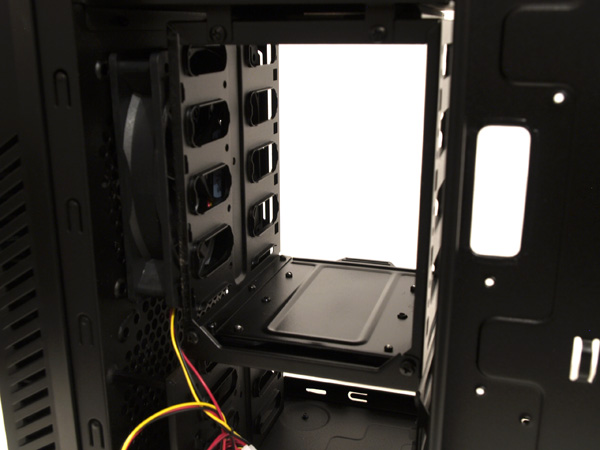 CoolerMaster Silencio 550 – nejlepší case za cenu okolo 1800 Kč