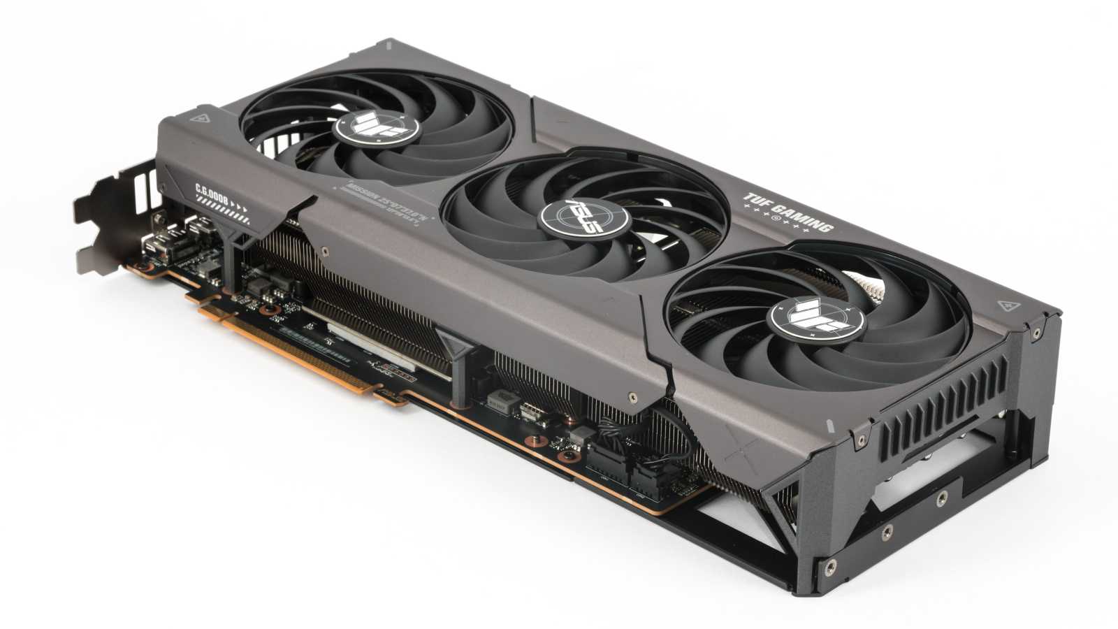 Asus TUF Gaming Radeon RX 7700 XT OC Edition 12GB v testu: luxusní chladič za luxusní cenu