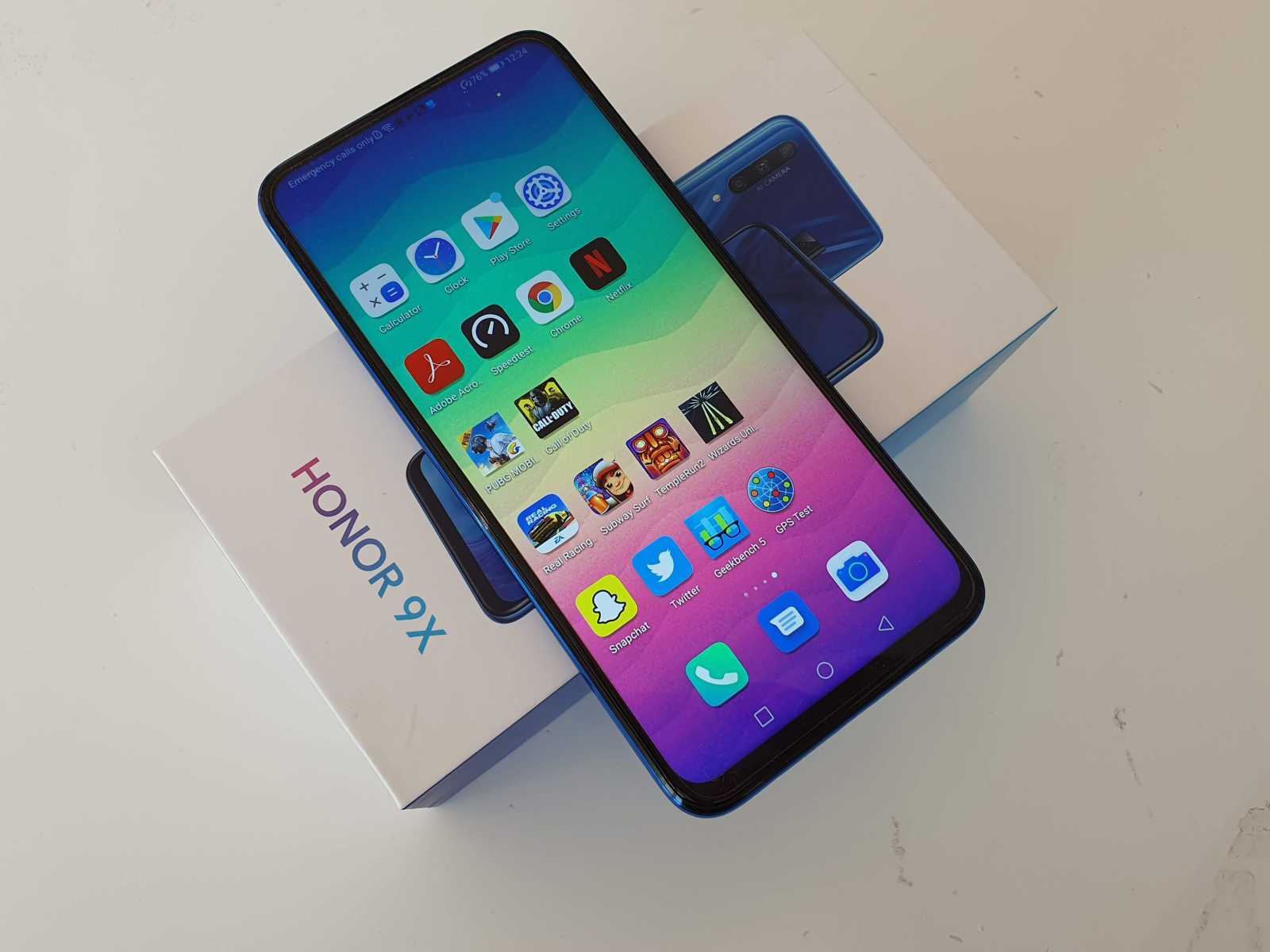 Test Honor 9X: vyskakovací selfie kamerka a provokující záda