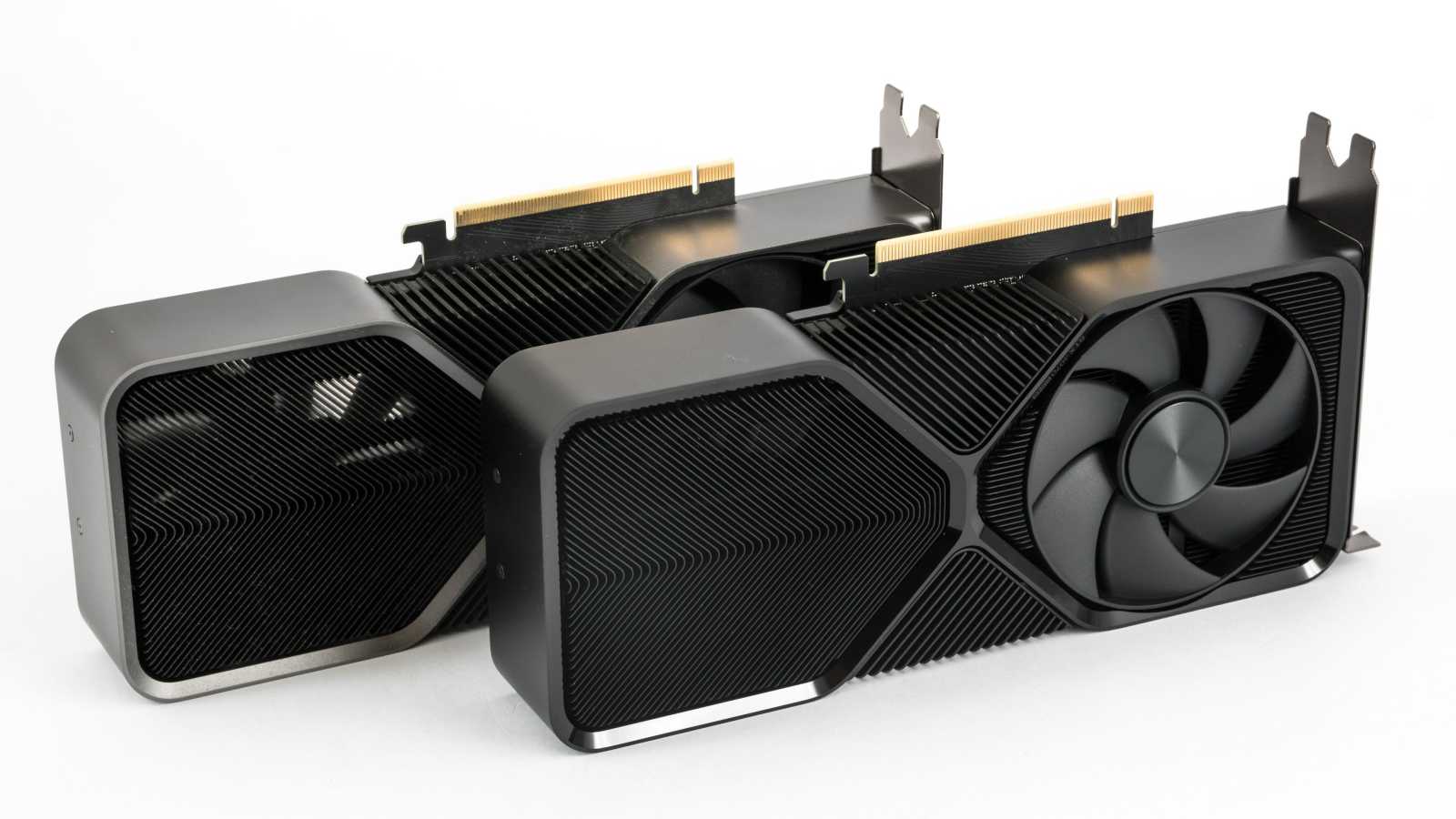 Test Nvidia GeForce RTX 4070 Super FE: Připravte se, sešup cen je tu!