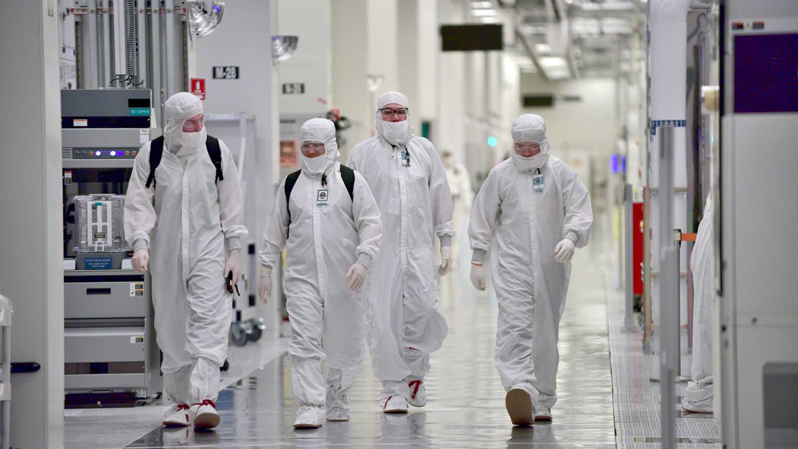 Intel v Evropě plánuje miliardové investice. Chce postavit několik fabrik na čipy