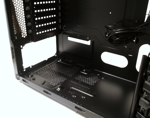 Corsair Carbide 330R – tichý společník za dobrou cenu