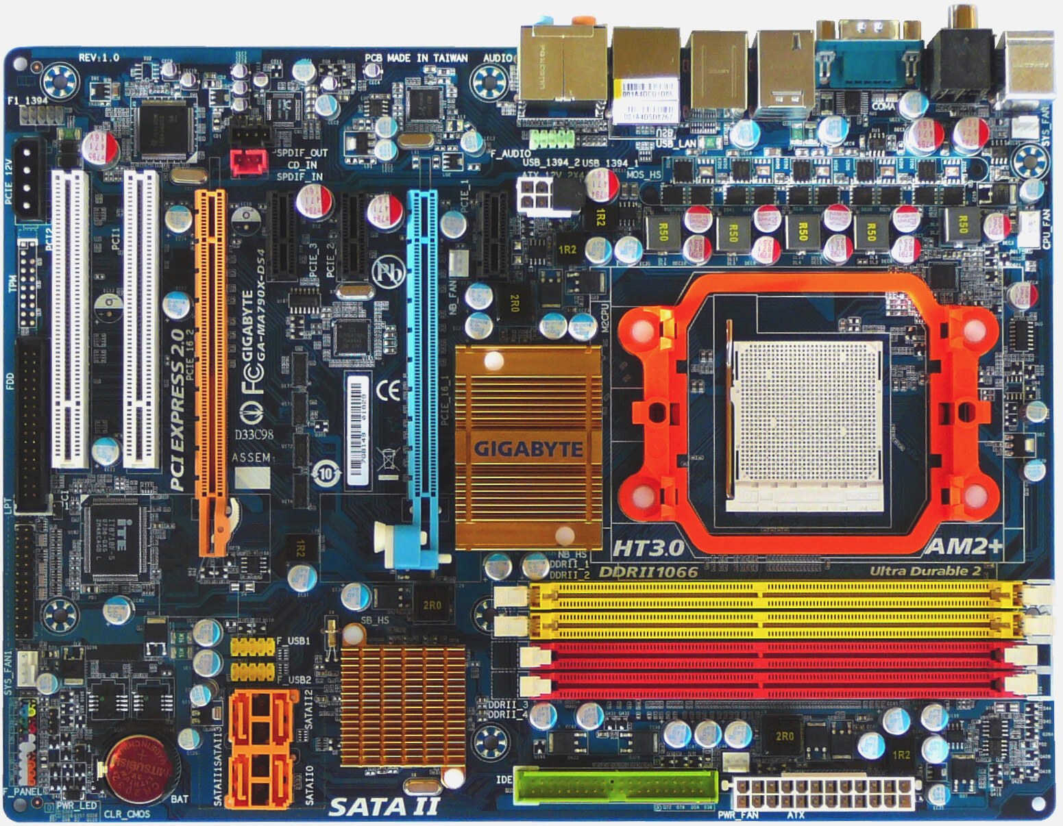 Gigabyte MA790FX-DS5 a MA790X-DS4: duel čipsetů AMD RD790FX a AMD RD790X