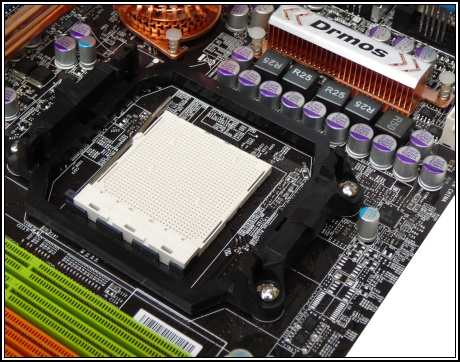 Vybíráme desku pro Phenom - Čtyřikrát AMD RD790