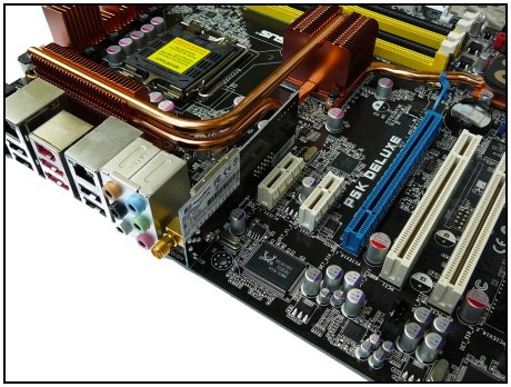 Čtyři základní desky pro platformu Intel: 2x Asus, 1x EVGA, 1x Abit