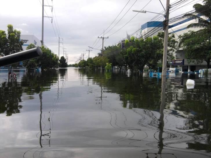 Záplavy v Thajsku na vlastní oči. Western Digital pod vodou [fotografie]