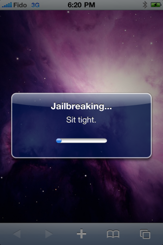 iPhone utekl z vězení: jailbreak pro iOS 4 je venku!