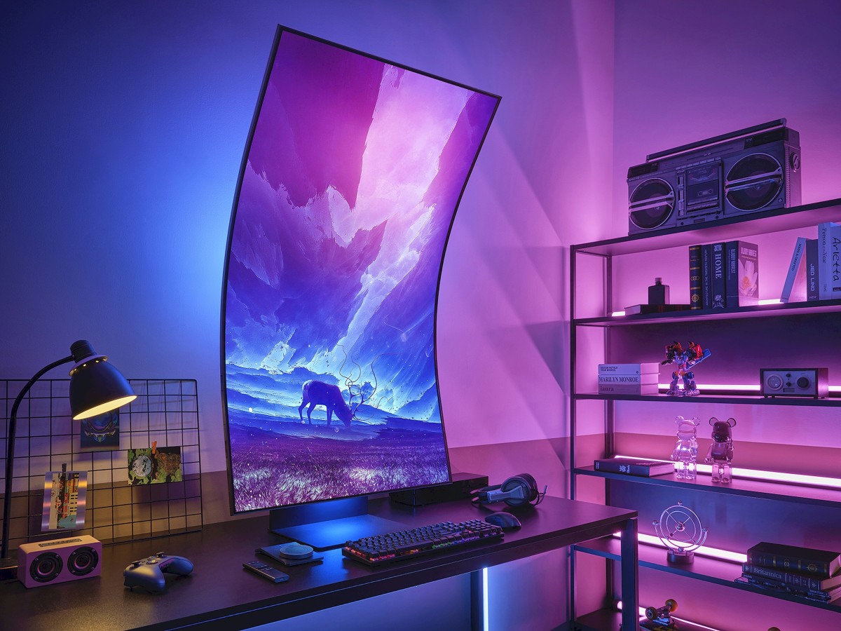 Samsung má obří 55palcový zakřivený monitor, překlopíte ho na výšku