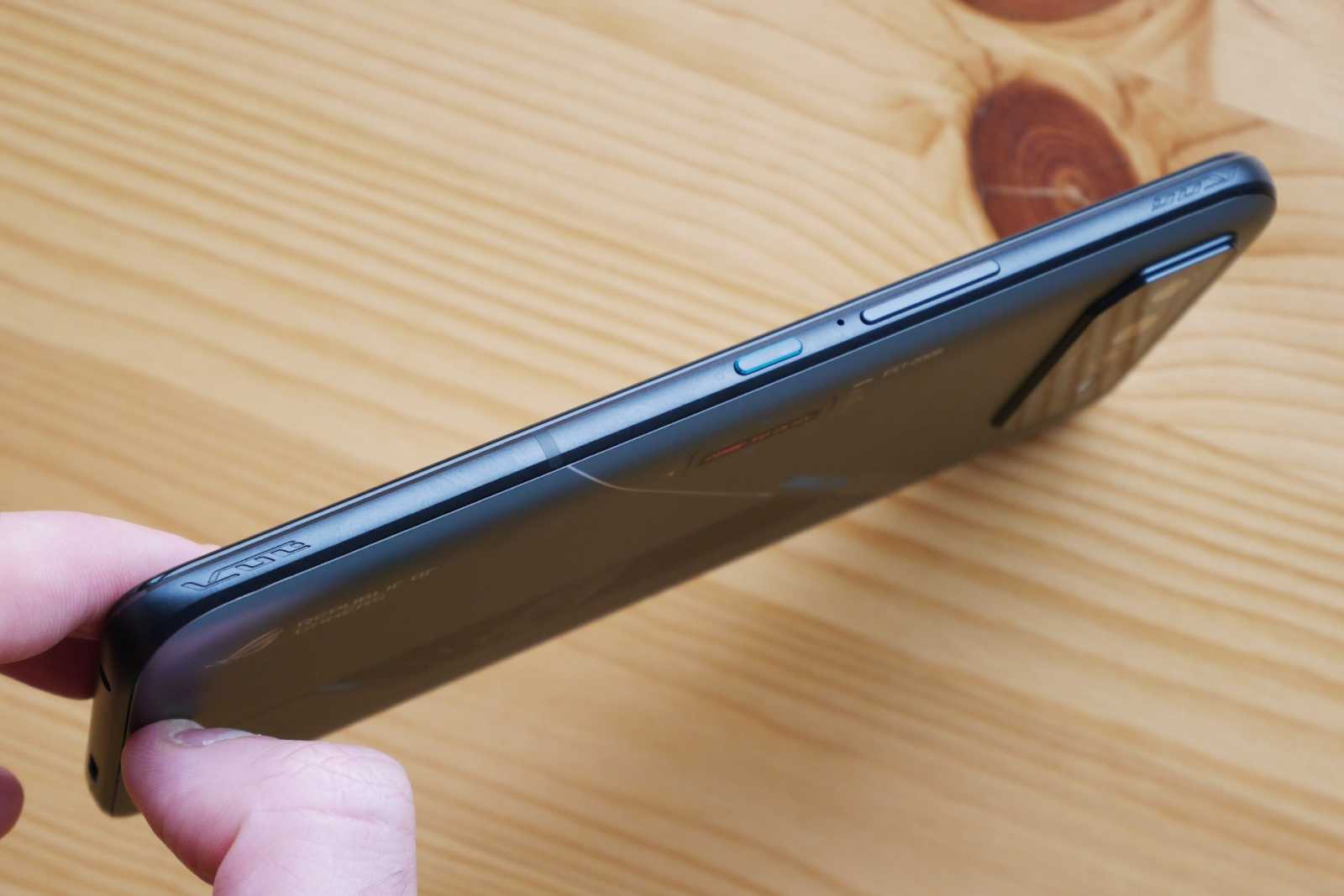 Recenze Asus ROG Phone 6D: jde to i levněji!