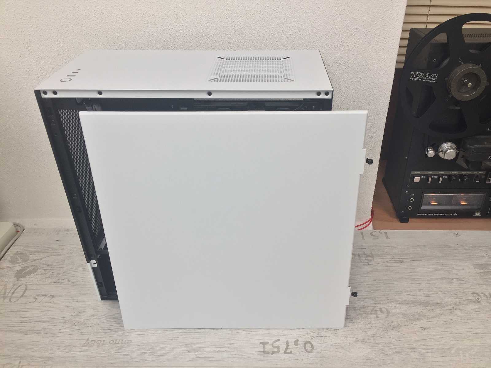 Test skříně NZXT H510 FLOW – s komponenty v bílém tónu