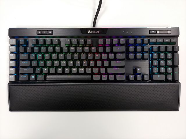 Corsair K95 RGB Platinum XT - Blesková PBT tlačítka