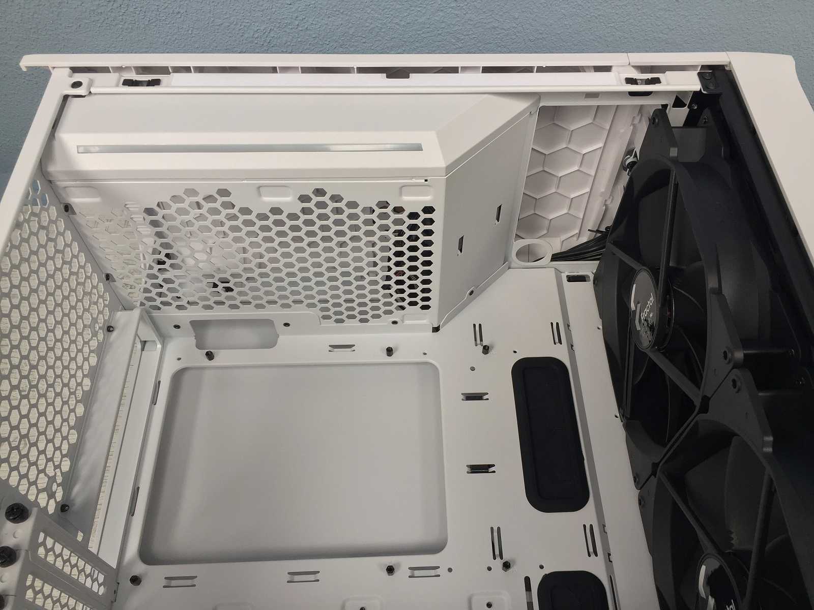 Test skříní Fractal Design Torrent Compact a Nano - designové skvosty v menším provedení