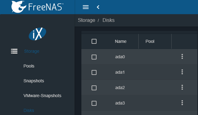 Přehled disků, které FreeNAS vidí