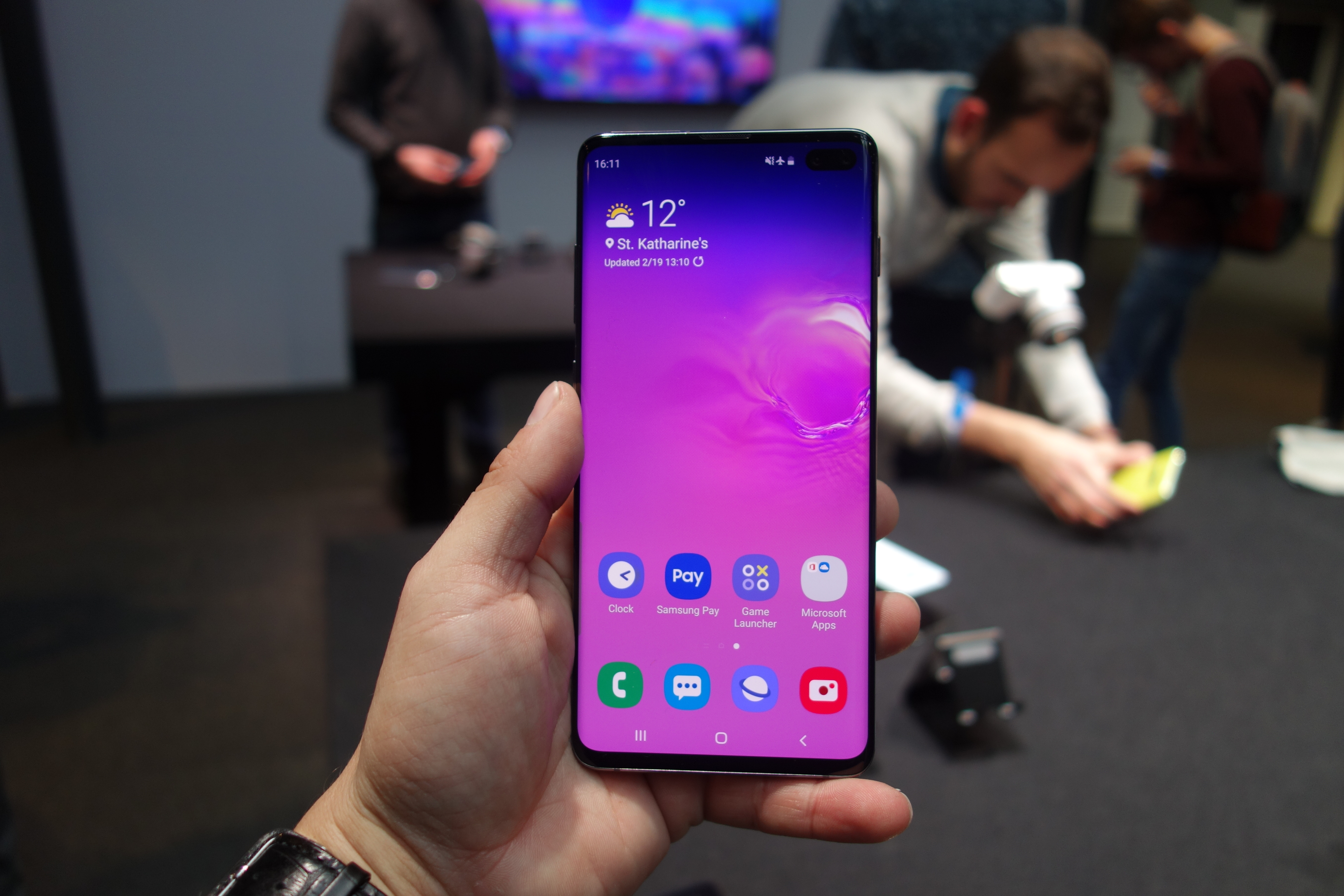 Samsung představil špičkové smartphony Galaxy S10e, S10 a S10+