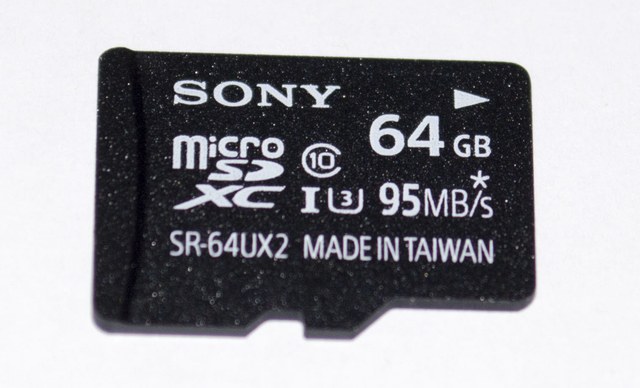 Test 64GB karet SD: 4× SDXC a 10× MicroSDXC 