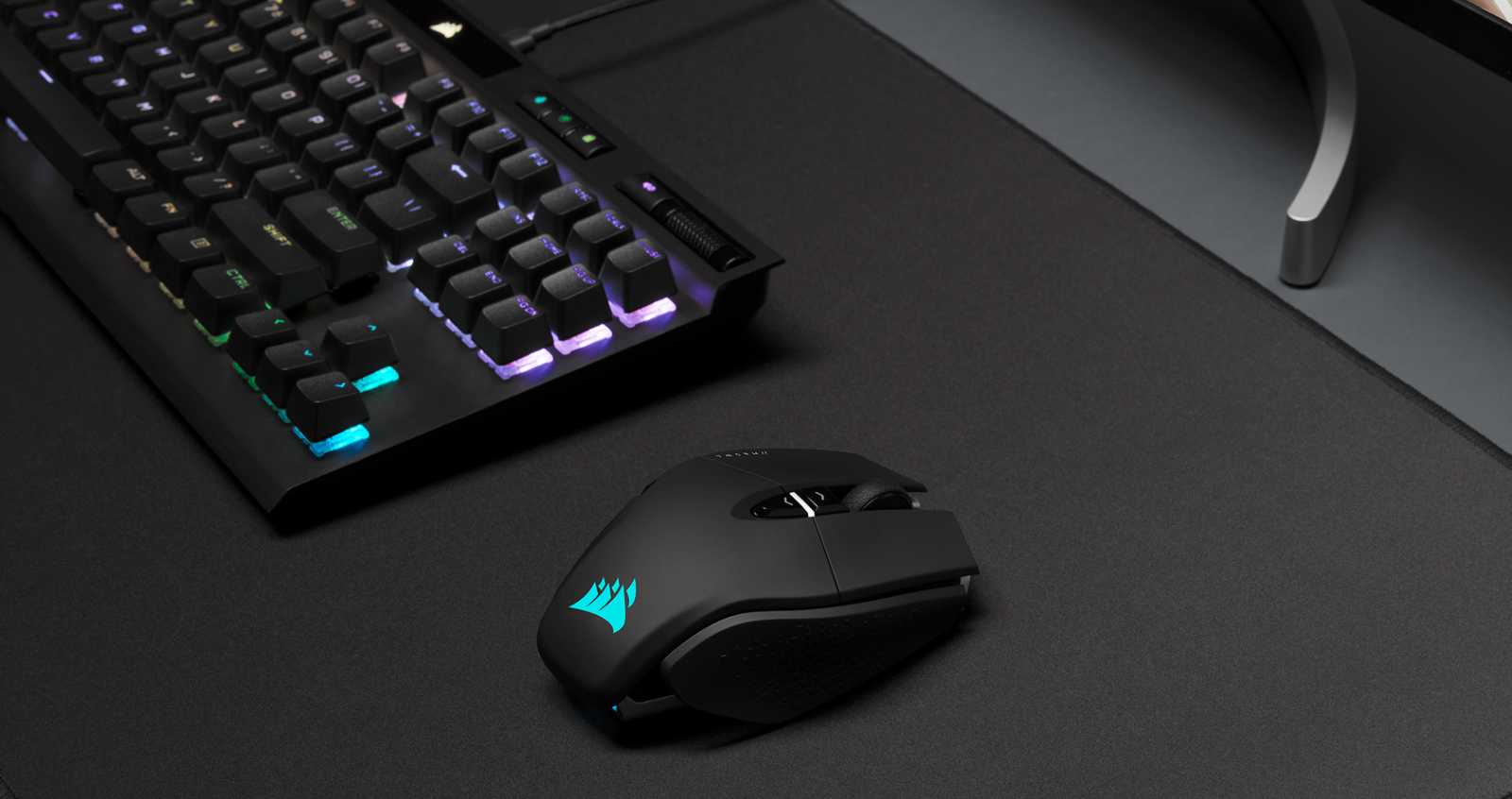 Corsair M65 Ultra RGB Wireless – Designová herní myška bez vodítka