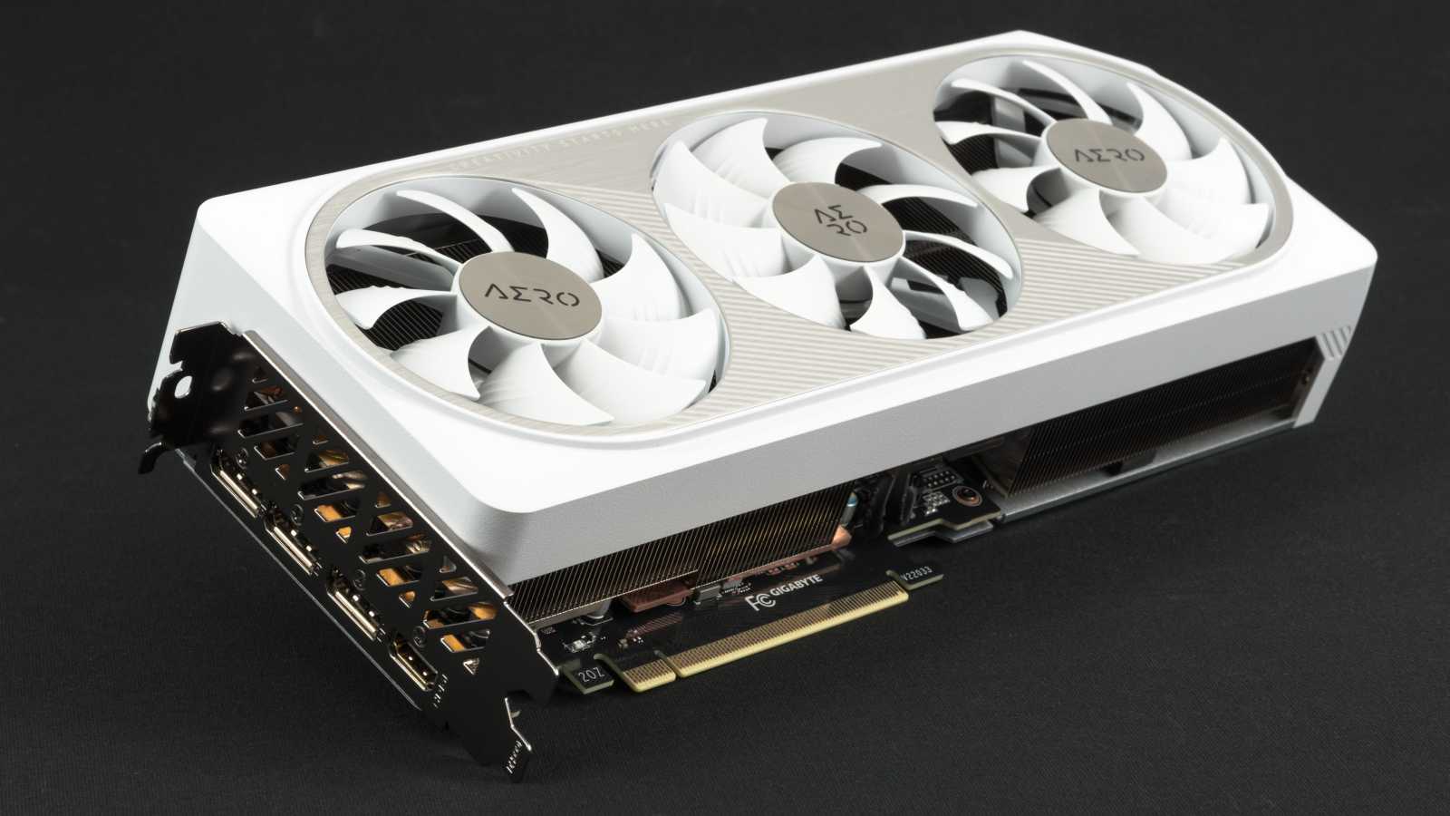 Gigabyte GeForce RTX 4070 Aero OC 12G: Tichá a úsporná