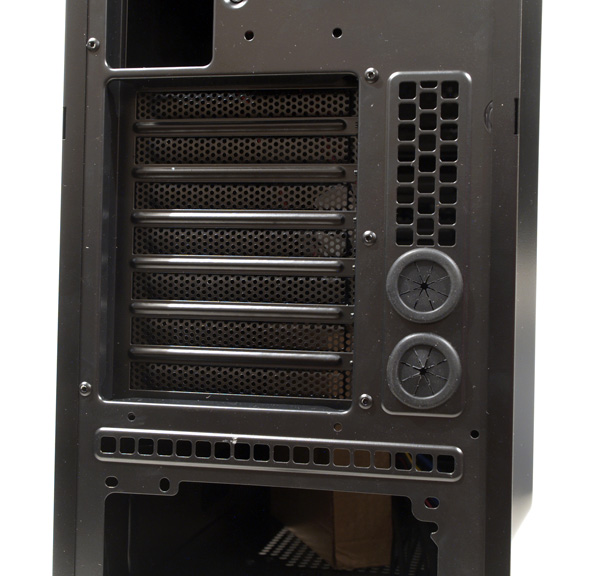 Eurocase ML 9805 TwinCooling – pekelný skelet