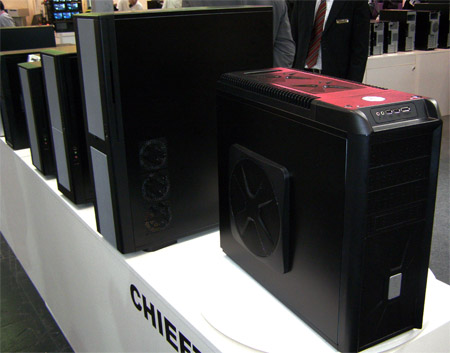 CEBIT 2010: počítačové skříně - fotoreportáž 1/3