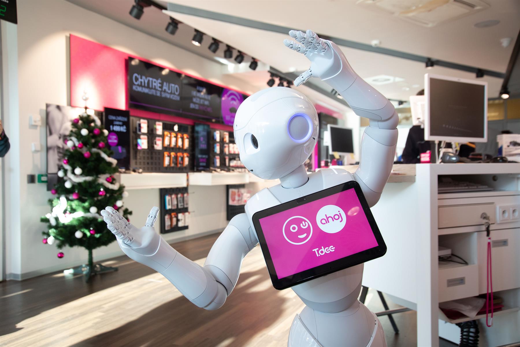 T-Mobile představil robota, který se zákazníky hovoří česky