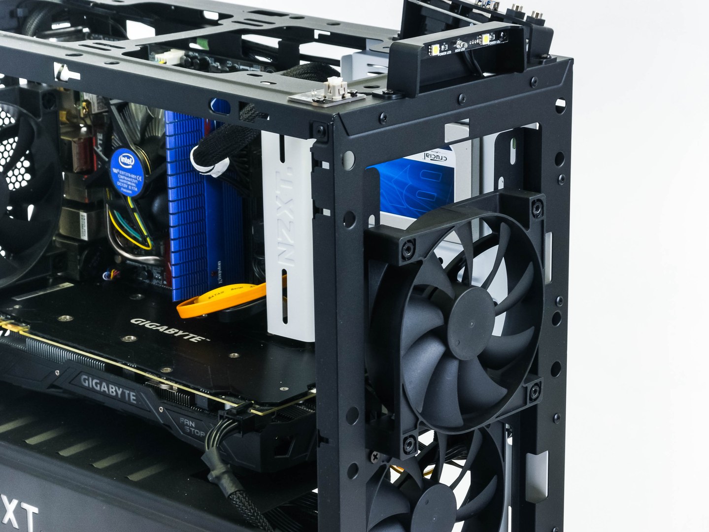 NZXT Manta: Malá skříň pro velké monstrum