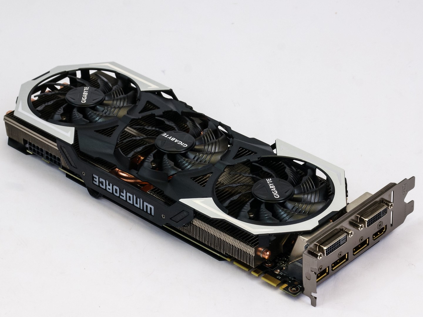 Gigabyte GTX 980 Ti Gaming: Jak běží GeForce na plný plyn