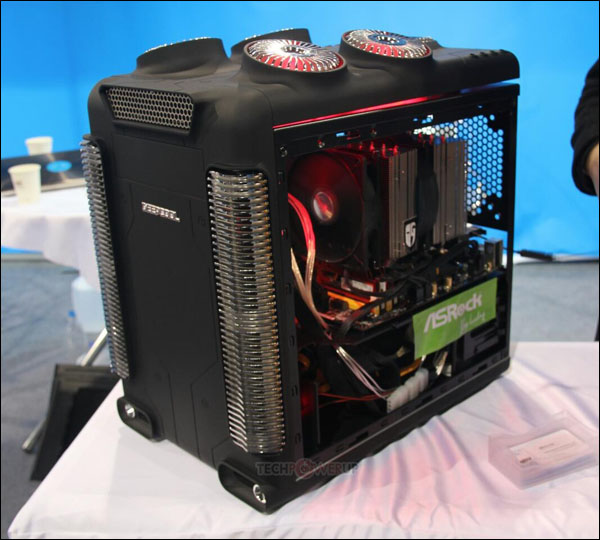 CES 2014: DeepCool představil micro-ATX počítačovou skříň Aquila