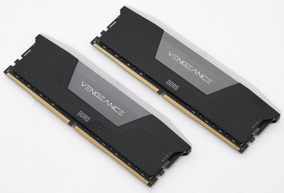 Nestačí kapacita paměti? Corsair Vengeance DDR5-5200 (96 GB): První 48GB moduly v testu