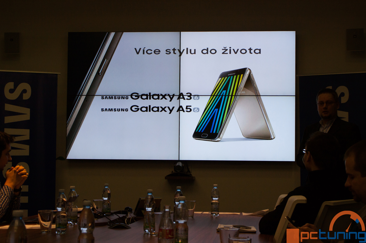 Nová generace smartphonů Samsung Galaxy A3 a A5 se povedla. Prodávat se začne v pátek
