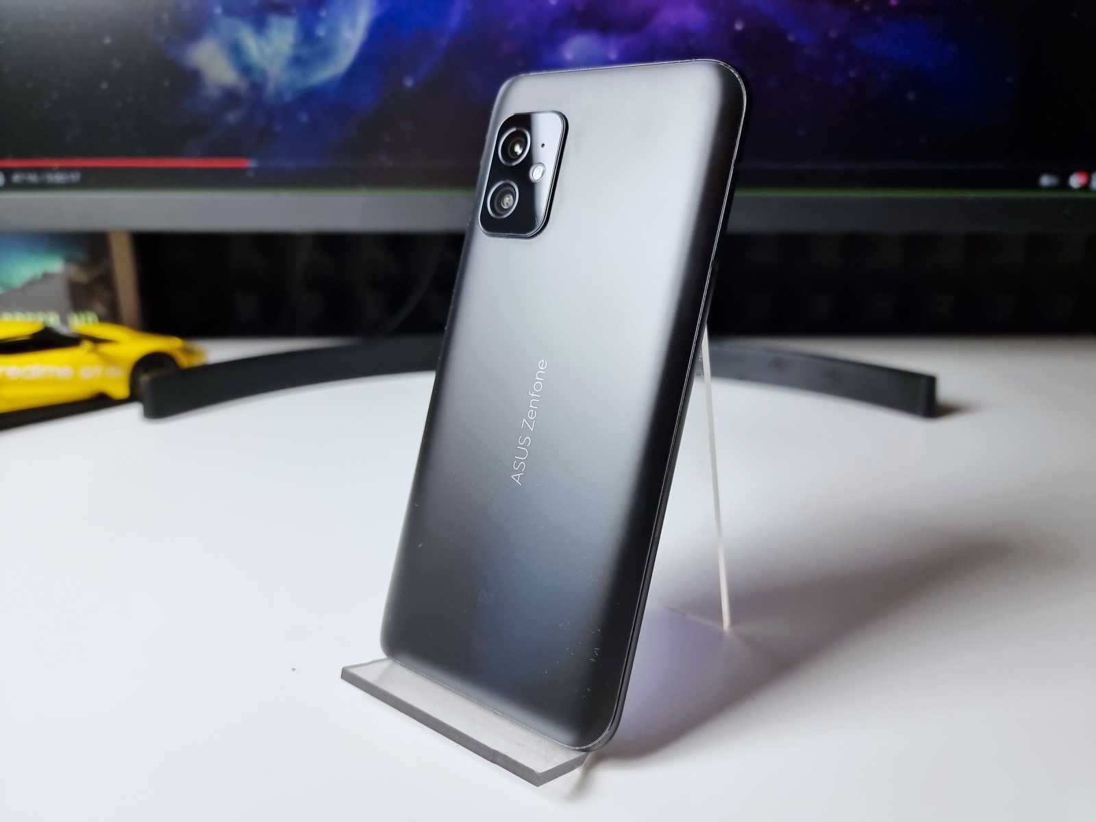 Asus ZenFone 8 | foto: vlastní