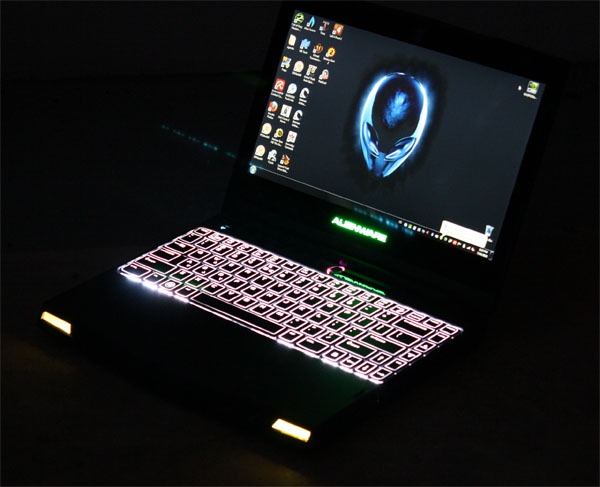 Alienware M11x — malý herní mimozemšťan