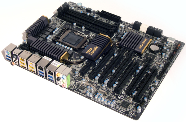 Test tří nadupaných motherboardů s Intel P67 pro Sandy Bridge