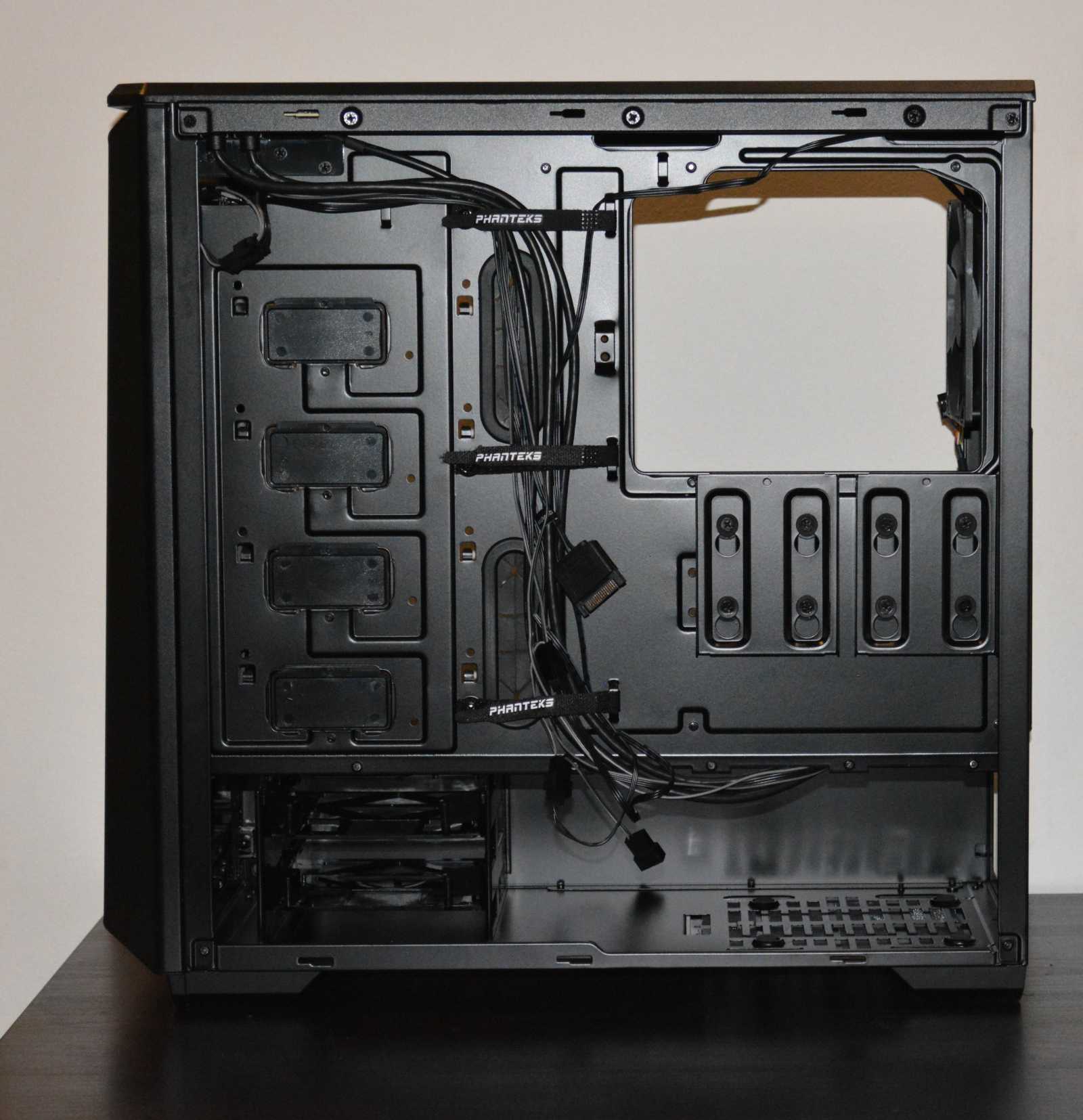 Phanteks Eclipse P400s TG: Praktičnost i elegance v jednom