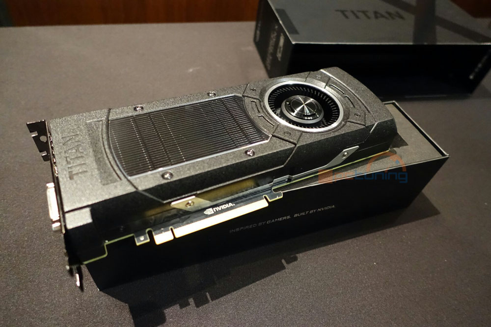 Máme exkluzivní fotografie nové grafiky NVIDIA GTX TITAN-X!